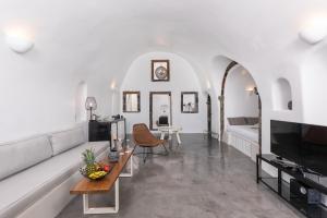 Gallery image of NK Cave House Villa in Fira