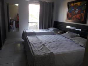 Łóżko lub łóżka w pokoju w obiekcie Lagoa Quente Flat Service