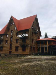 ドラゴブラトにあるCrocusの大木造建築