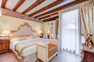 Llit o llits en una habitació de Hotel Al Duca Di Venezia
