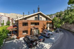 Gallery image of Eleven Hotel in Kfardebian