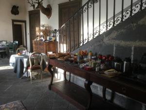 a table with food on it next to a staircase at Manoir d'Aubeterre in Marsat