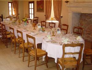 
a dining room filled with tables and chairs at Le Relais Saint Vincent in Ligny-le-Châtel
