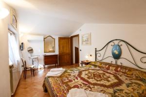 A bed or beds in a room at villa Ada Belriguardo