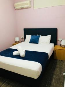 Postel nebo postele na pokoji v ubytování Parkdale Motor Inn