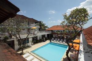 Bazén v ubytování Villa Agung Beach Inn nebo v jeho okolí
