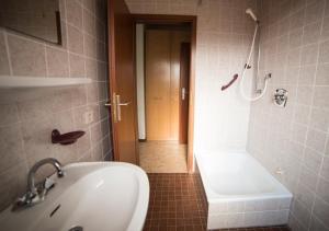 Koupelna v ubytování Ferienhaus Vulkaneifel Kopp