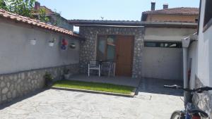 The building in which a vendégházakat is located