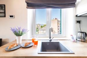 Luxury Apartment Sea View的厨房或小厨房