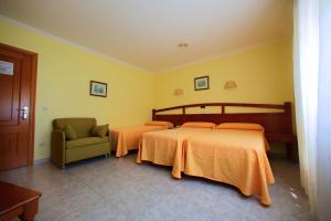 Łóżko lub łóżka w pokoju w obiekcie Hotel La Costera