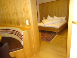 A bed or beds in a room at Ferienwohnung Oberdamüls
