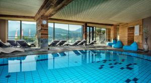 Bazén v ubytování Aktiv & Relax Hotel Hubertus nebo v jeho okolí