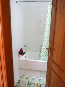 a bathroom with a bath tub and a toilet at Sunny apartment near the center in Thessaloniki +29 photos