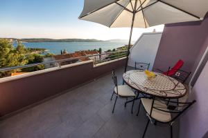 Balkón nebo terasa v ubytování Apartmani Ferdi