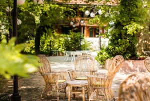 a group of chairs and tables in a garden at Residenza d'Epoca Albergo Quattro Fontane in Venice-Lido