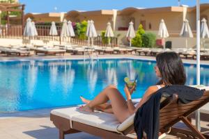 Bazén v ubytování Sun Beach Resort nebo v jeho okolí