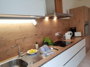 Dapur atau dapur kecil di Stylisch-gemütliche 70qm im zentralen D-Derendorf