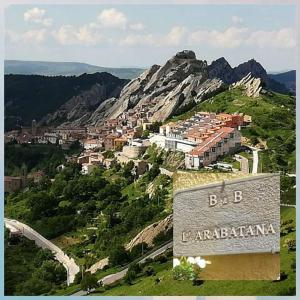 a view of a town on a mountain at B&B L'Arabatana in Pietrapertosa