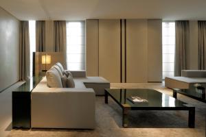 Posezení v ubytování Armani Hotel Milano