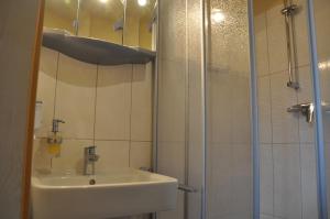 Kopalnica v nastanitvi Hotel Ratskeller