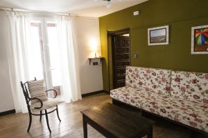 a living room with a couch and a table at Arcipreste in Zamora