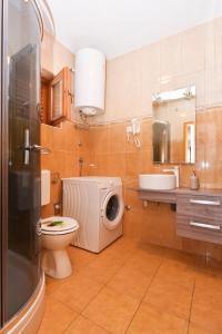 Un baño de Apartments Kostijal