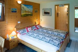 a bedroom with a bed and a shower at B&B Gottardo in Airolo