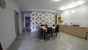 Kuchyňa alebo kuchynka v ubytovaní Apartamenty Kozienice