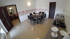 Kuchyňa alebo kuchynka v ubytovaní Apartamenty Kozienice