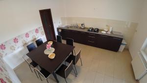 Kuchyňa alebo kuchynka v ubytovaní Apartamenty Kozienice