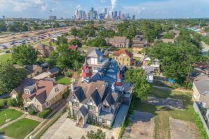 an aerial view of houses in a residential neighborhood with the city at Houston Towers, Downtown Med Ctr, NRG, Adults only in Houston