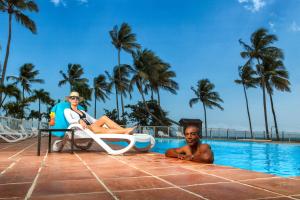 Bazén v ubytování Hotel Arawak Beach Resort nebo v jeho okolí