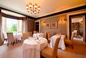מסעדה או מקום אחר לאכול בו ב-Loch Ness Country House Hotel