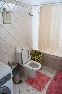 Bathroom sa Paliorouga Lodge Zakynthos
