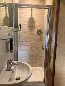 Salle de bains dans l'établissement The Eyre Square Townhouse