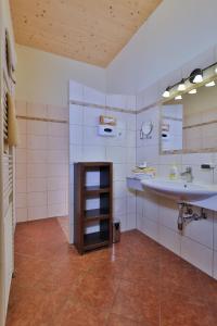 Kuchyň nebo kuchyňský kout v ubytování Hotel Garni Zerza + 37 fotografií