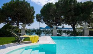 Der Swimmingpool an oder in der Nähe von Hotel Ristorante Sogno