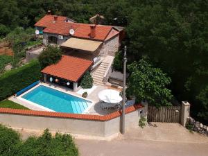 Basen w obiekcie Holiday House Mlin lub w pobliżu