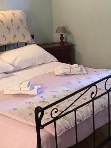 a bed with white sheets and towels on it at Cardinal Girolamo in Montefalco