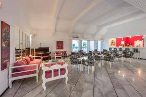 Posezení v ubytování Narges Hotel