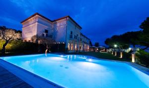 Der Swimmingpool an oder in der Nähe von Hotel Ristorante Sogno