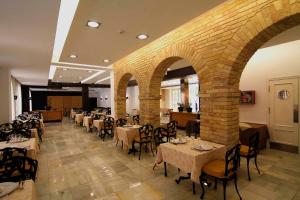 Restaurace v ubytování Hotel San Gil