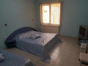 A bed or beds in a room at Hotel Royal