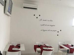 a dining room with stars on the wall at B&B FARAONE in Martinsicuro