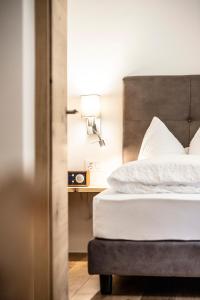 Postel nebo postele na pokoji v ubytování Hotel Münsterhof