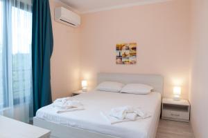 Ένα ή περισσότερα κρεβάτια σε δωμάτιο στο La Mer Apartments