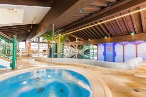 Sundlaugin á Das Kaltschmid - Familotel Tirol eða í nágrenninu