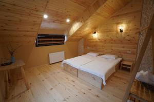 Uma cama ou camas num quarto em Ioska's House