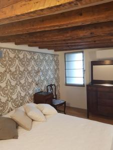 a bedroom with a bed and a flat screen tv at 27@SMarco in Venice
