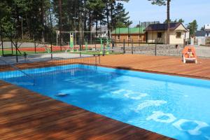 an empty swimming pool with a basketball court at Blue Resort Ostrowo in Ostrowo